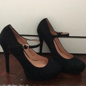 Size 7 black heel